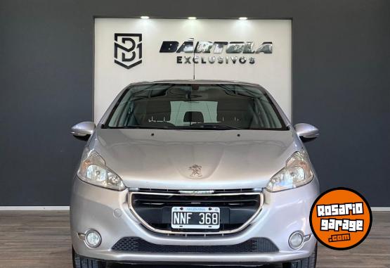Autos - Peugeot 208 Touchcreen 2014 Nafta 92300Km - En Venta
