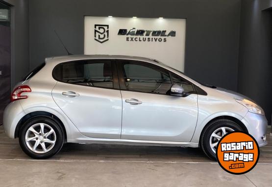 Autos - Peugeot 208 Touchcreen 2014 Nafta 92300Km - En Venta