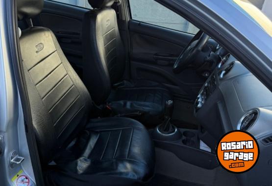 Autos - Volkswagen Voyage 2010 Nafta 300Km - En Venta