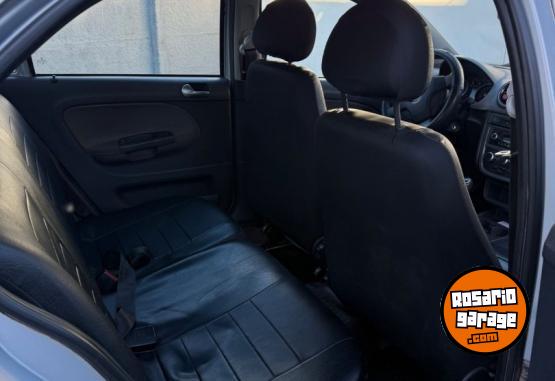 Autos - Volkswagen Voyage 2010 Nafta 300Km - En Venta