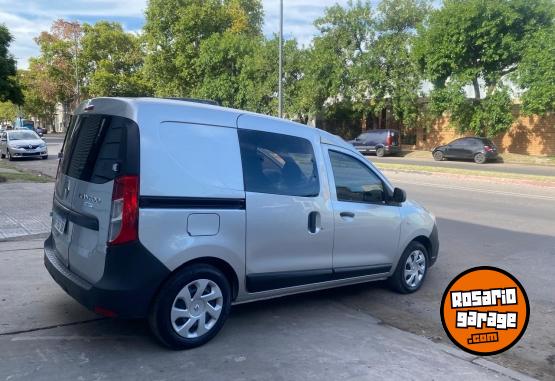 Utilitarios - Renault Kangoo 2023 Nafta 45000Km - En Venta