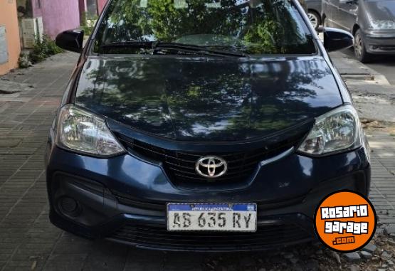 Autos - Toyota Etios 2017 Nafta 97000Km - En Venta