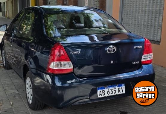 Autos - Toyota Etios 2017 Nafta 97000Km - En Venta