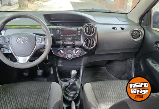 Autos - Toyota Etios 2017 Nafta 97000Km - En Venta