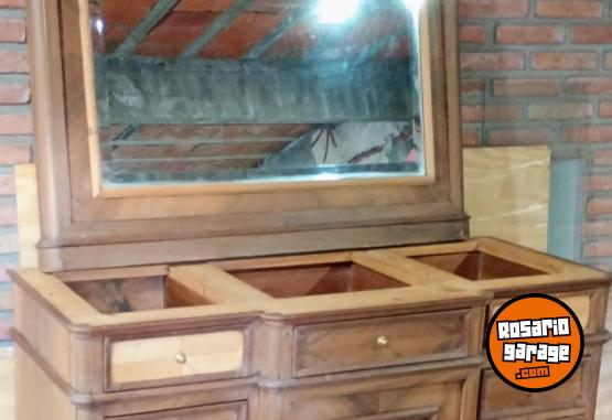 Hogar - Mueble antiguo con espejo lavado - En Venta
