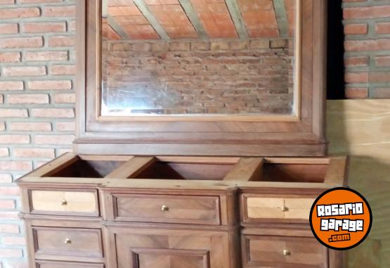 Hogar - Mueble antiguo con espejo lavado - En Venta