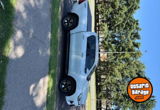 Camionetas - Toyota Hilux 4x4 SRX 2020 Diesel 96000Km - En Venta