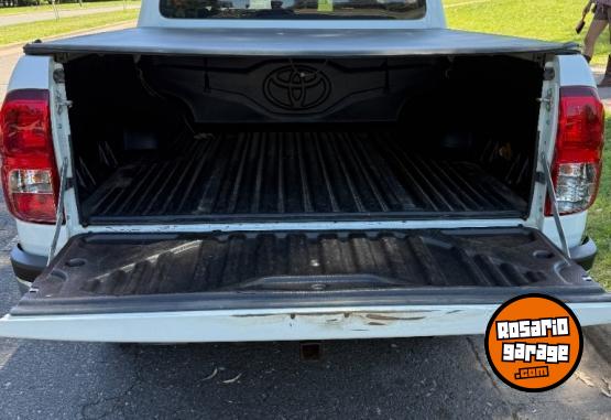 Camionetas - Toyota Hilux 4x4 SRX 2020 Diesel 96000Km - En Venta