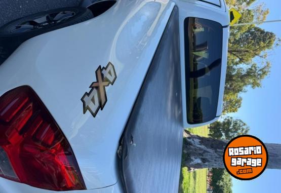 Camionetas - Toyota Hilux 4x4 SRX 2020 Diesel 96000Km - En Venta