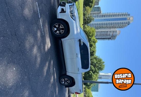 Camionetas - Toyota Hilux 4x4 SRX 2020 Diesel 96000Km - En Venta