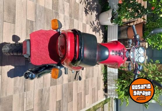 Motos - Suzuki EN 125 2A 2017 Nafta 15000Km - En Venta