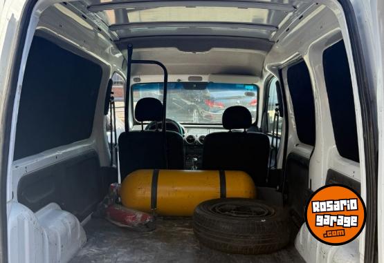 Utilitarios - Renault Kangoo 1.6 confort ph3 2017 GNC 150000Km - En Venta