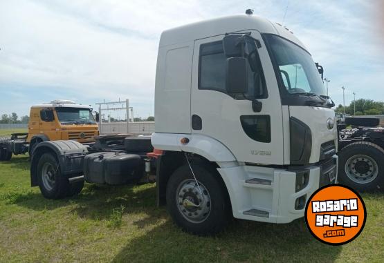 Camiones y Grúas - FORD CARGO 1722 TRACTOR CON CABINA - En Venta