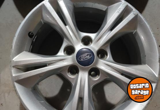 Accesorios para Autos - Llantas 16" Ford Focus Originales Muy buenas. $450.000 las 4. NO BAJO PRECIO - En Venta