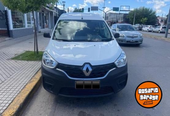 Utilitarios - Renault Kangoo 2024 GNC 50000Km - En Venta