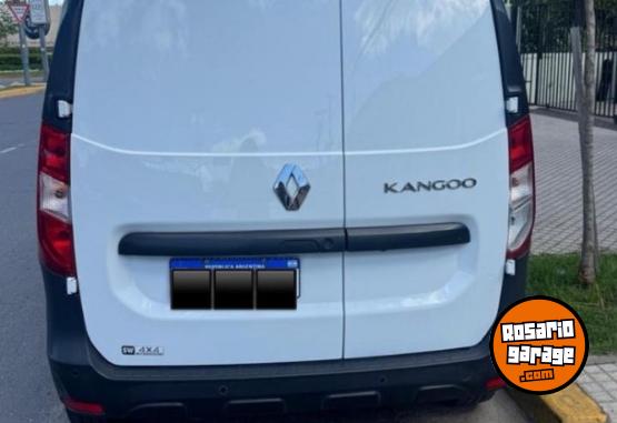 Utilitarios - Renault Kangoo 2024 GNC 50000Km - En Venta