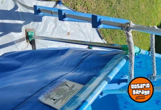 Hogar - Pileta lona - En Venta