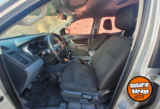 Camionetas - Ford Ranger XLS 3.2 2017 Diesel 200000Km - En Venta
