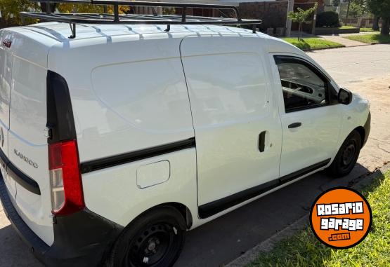 Utilitarios - Renault Kangoo 2022 Diesel 117000Km - En Venta