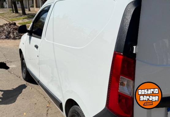 Utilitarios - Renault Kangoo 2022 Diesel 117000Km - En Venta