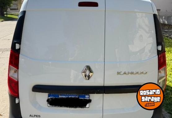 Utilitarios - Renault Kangoo 2022 Diesel 117000Km - En Venta