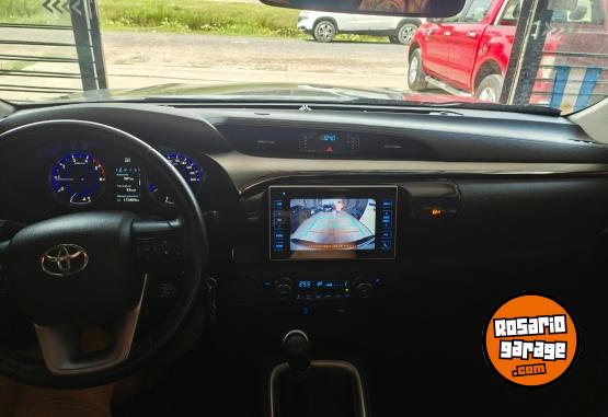 Camionetas - Toyota Hilux SRV 2018 Diesel 170000Km - En Venta