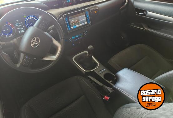Camionetas - Toyota Hilux SRV 2018 Diesel 170000Km - En Venta