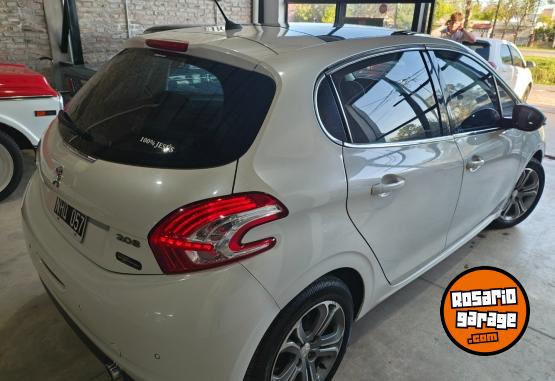 Autos - Peugeot 208 Feline 2013 Nafta 120000Km - En Venta