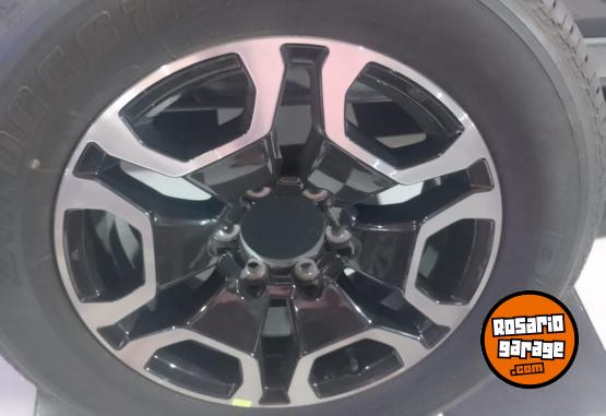 Accesorios para Autos - LLANTA Y CUBIERTA PARA HILUX - En Venta