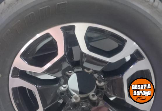 Accesorios para Autos - LLANTA Y CUBIERTA PARA HILUX - En Venta