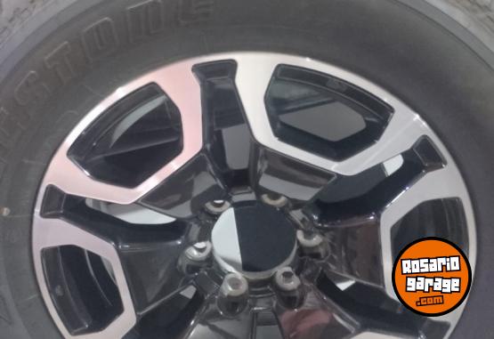 Accesorios para Autos - LLANTA Y CUBIERTA PARA HILUX - En Venta
