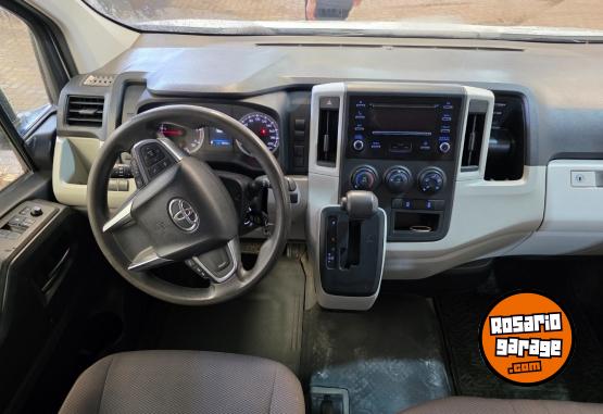 Utilitarios - Toyota Hiace 2.8 L2H2  3a 6at 2022 Diesel 48300Km - En Venta