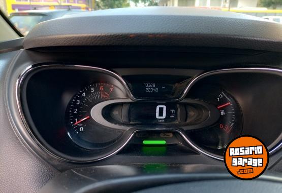 Autos - Renault Captur intens 2019 Nafta 73000Km - En Venta