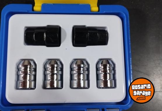Accesorios para Autos - KIT DE TUERCAS DE SEGURIDAD - En Venta