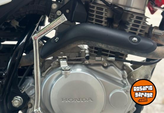 Motos - Honda Xr150 2024 Nafta 7600Km - En Venta