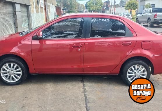 Autos - Toyota Etios 2015 Nafta 96500Km - En Venta