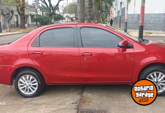 Autos - Toyota Etios 2015 Nafta 96500Km - En Venta