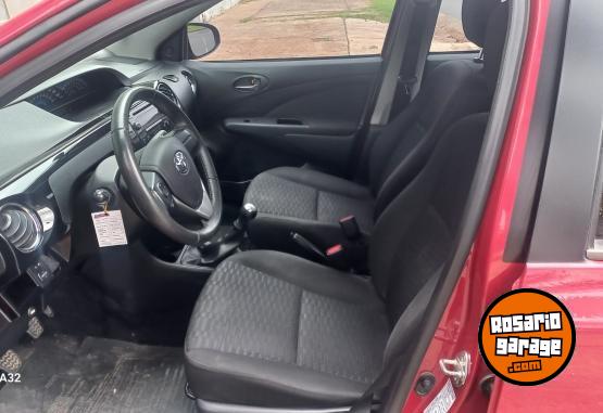 Autos - Toyota Etios 2015 Nafta 96500Km - En Venta