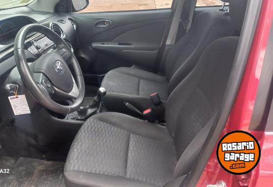 Autos - Toyota Etios 2015 Nafta 96500Km - En Venta