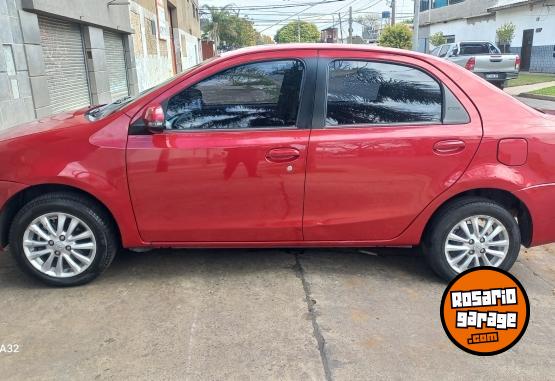 Autos - Toyota Etios 2015 Nafta 96500Km - En Venta