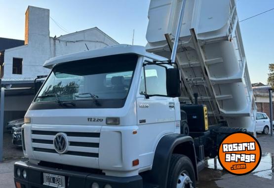 Camionetas - Volkswagen 17.220 Volcador 2015 Diesel 101000Km - En Venta