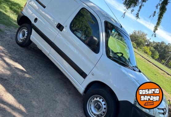Utilitarios - Peugeot Partner 1.4 2014 Nafta 175000Km - En Venta