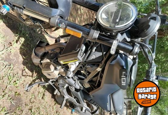 Motos - Husqvarna Svartpilen 401 2024 Nafta 8500Km - En Venta