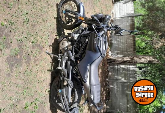 Motos - Husqvarna Svartpilen 401 2024 Nafta 8500Km - En Venta