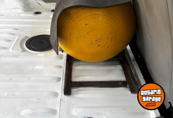 Utilitarios - Renault Kangoo confort 1.6 2012 GNC 422000Km - En Venta