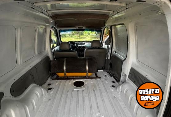 Utilitarios - Renault Kangoo confort 1.6 2012 GNC 422000Km - En Venta