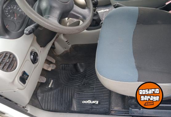 Utilitarios - Renault Kangoo confort 1.6 2012 GNC 422000Km - En Venta