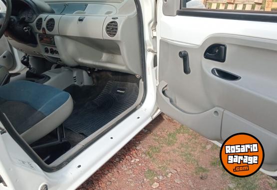 Utilitarios - Renault Kangoo confort 1.6 2012 GNC 422000Km - En Venta