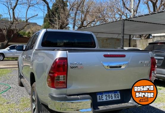 Camionetas - Toyota Hilux SRX AT6 2.8 4x2 2019 Diesel 120000Km - En Venta