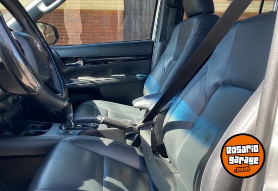 Camionetas - Toyota Hilux SRX AT6 2.8 4x2 2019 Diesel 120000Km - En Venta